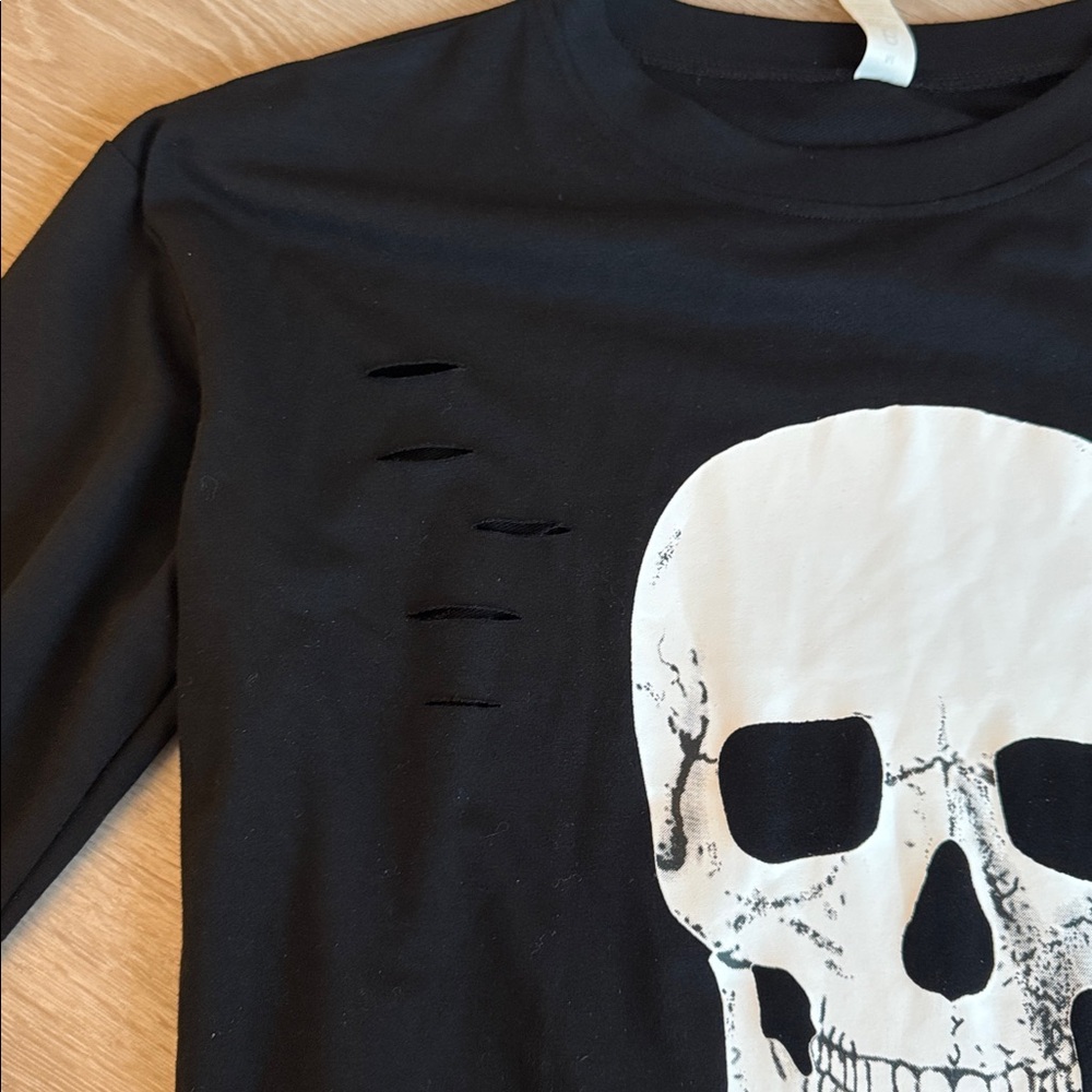 Distressed Skull Graphic Crewneck Sweatshirt - Picture 3 of 5